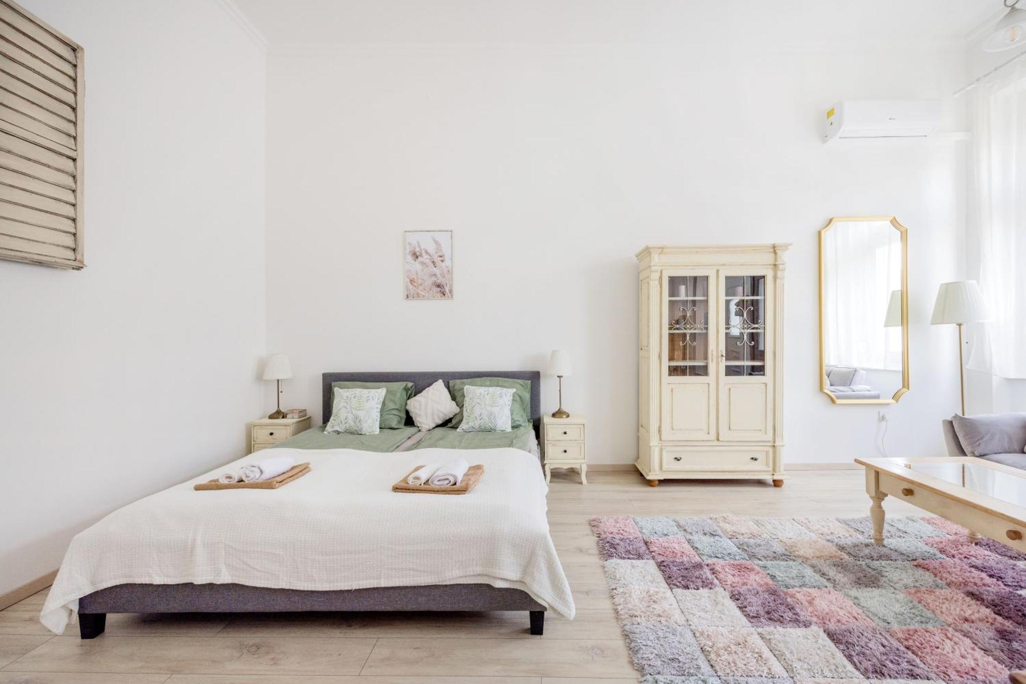 Appartamento A Touch Of Provence And Pastels In The Centre Budapest Esterno foto